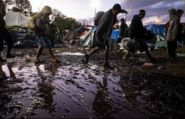 Tijuana reubica a migrantes que llegaron en caravana Noticias