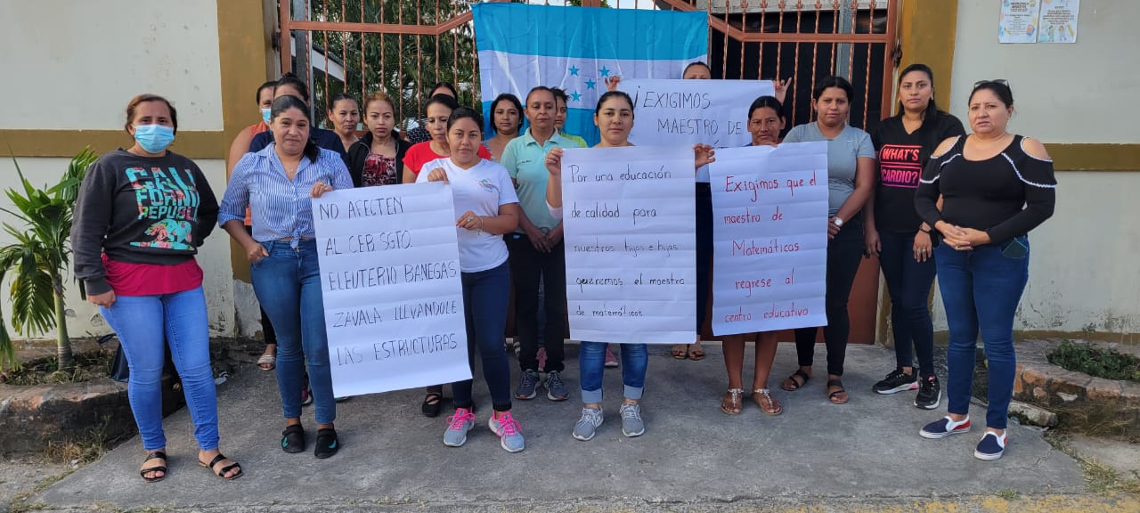 Continúan tomas de escuelas por falta de maestros pupitres e